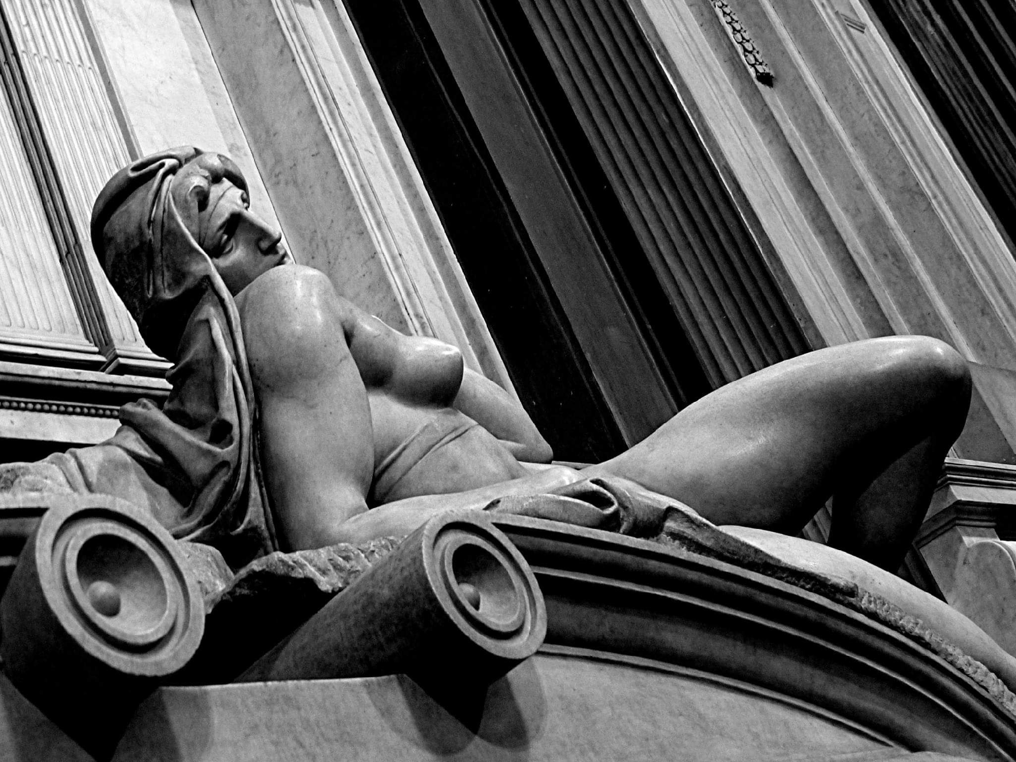 Magyar fotósorozat Michelangelo szobrairól 