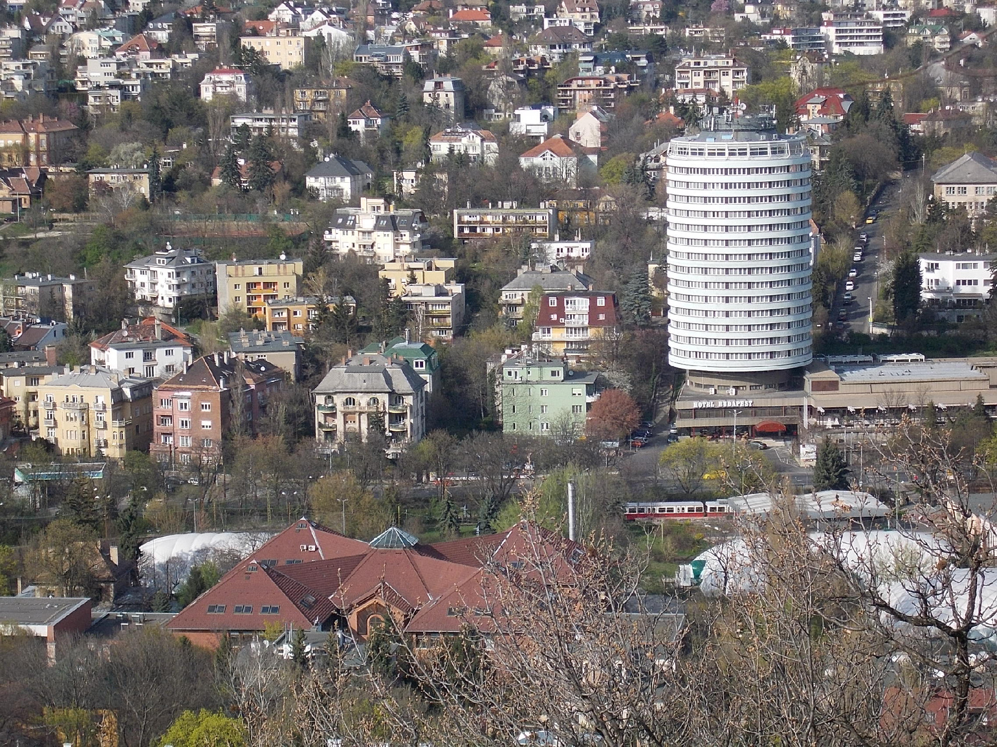 A sziluett marad