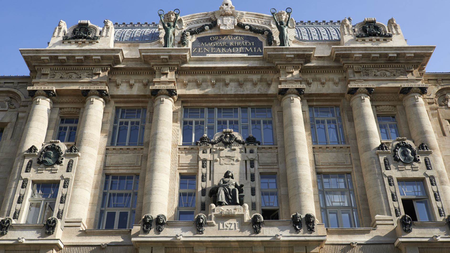 Másfél évszázad csillagösvényei