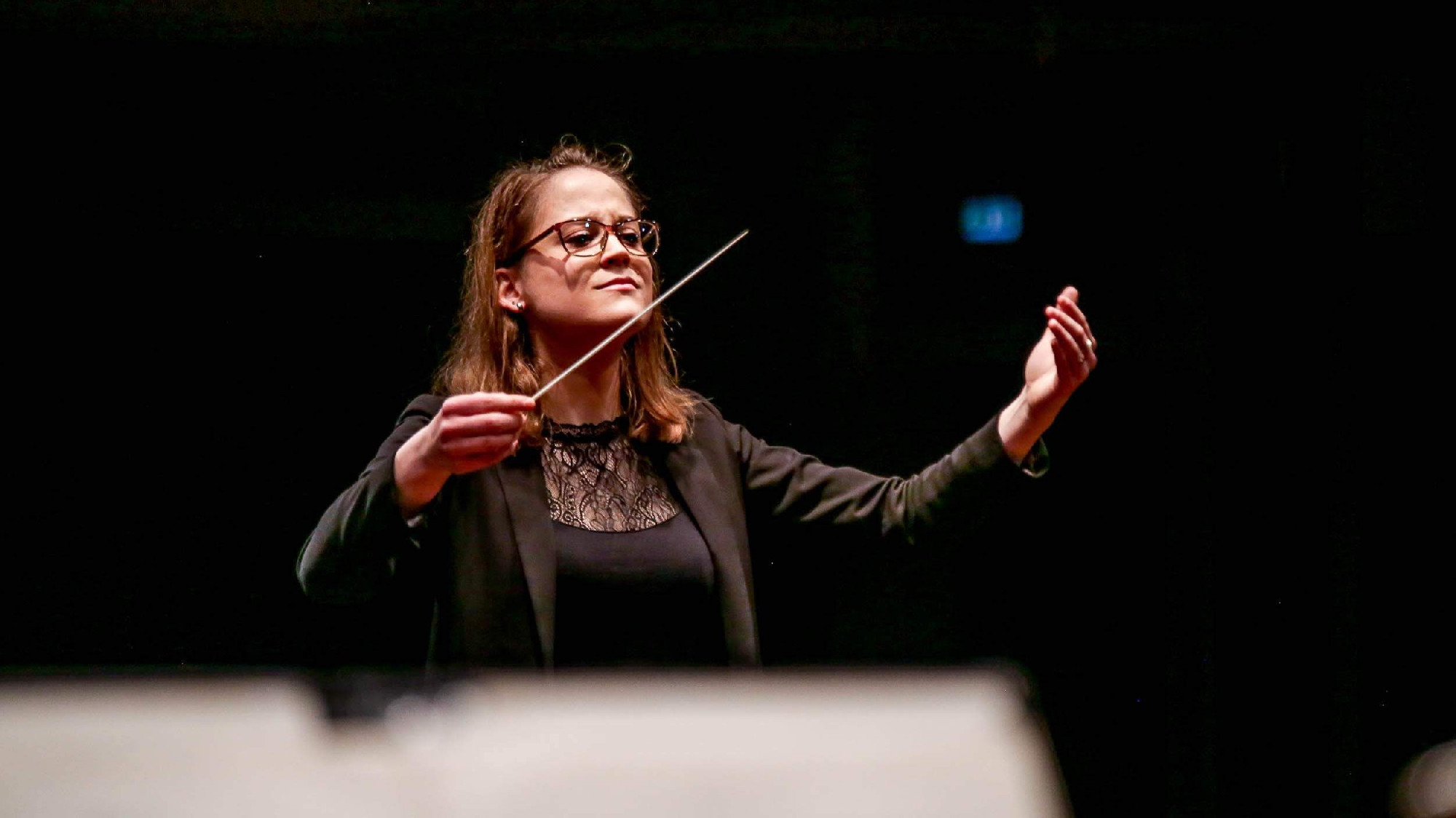 Mit ér a karmester, ha nő?