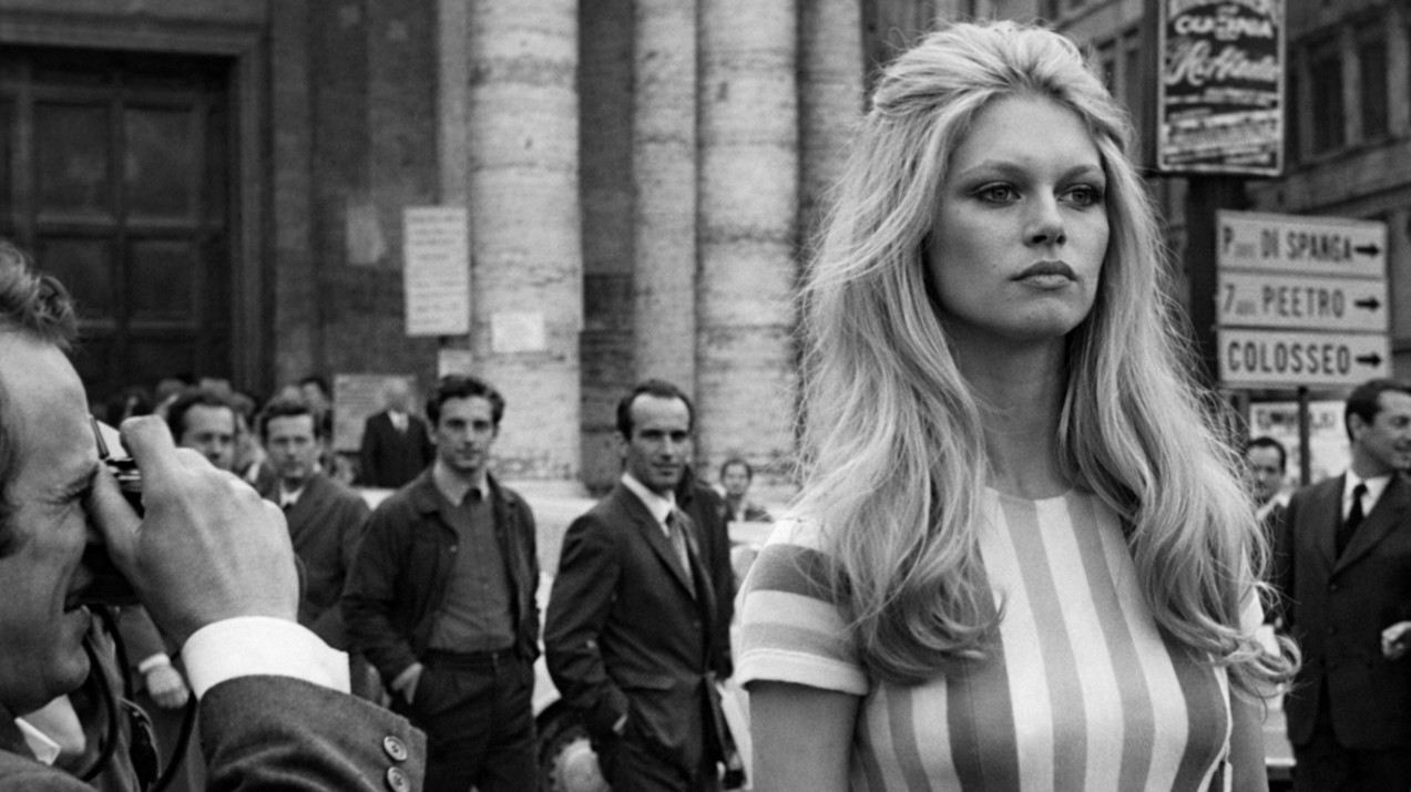 És Isten magához szólítá a nőt