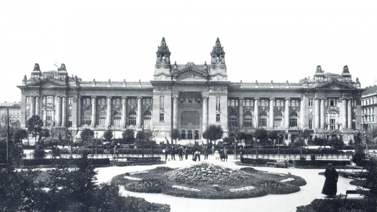 Becsvágyó alkuszokat láttak falai