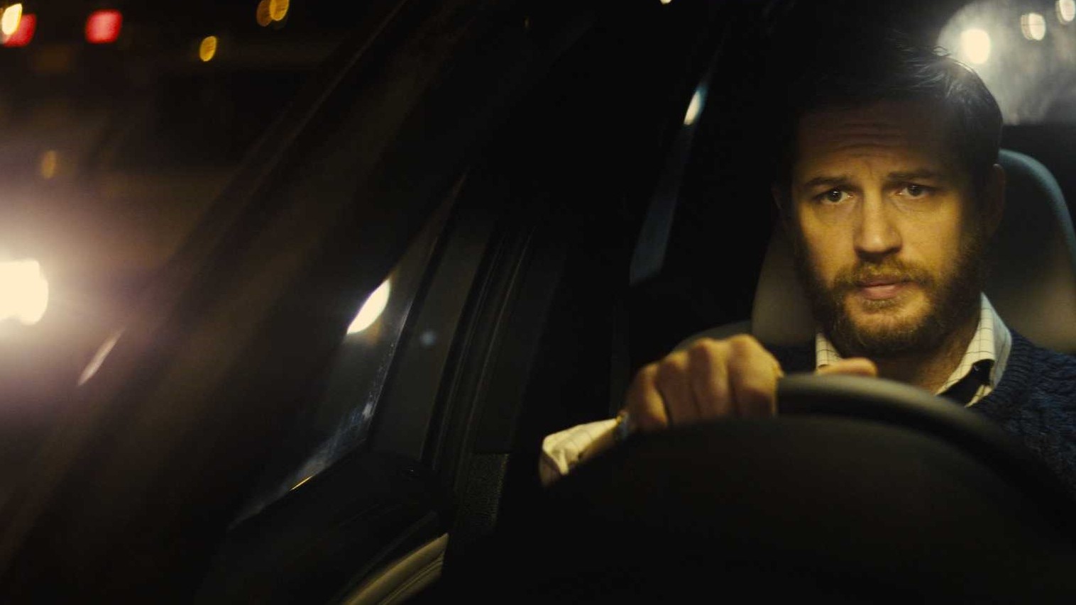 Kocsi, telefon, Tom Hardy és az autópálya