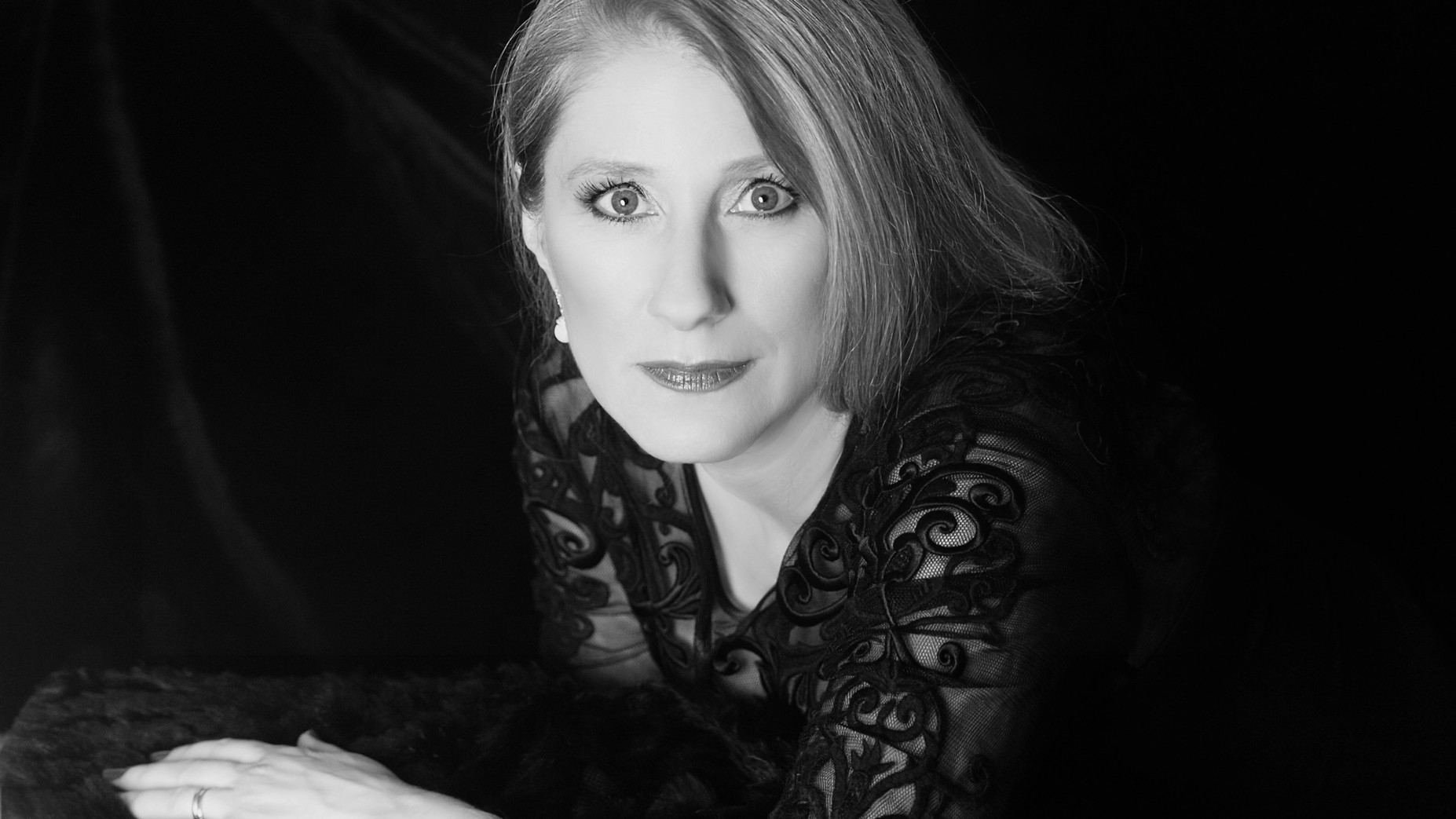 Világjáró énekes Párizstól Gödöllőig