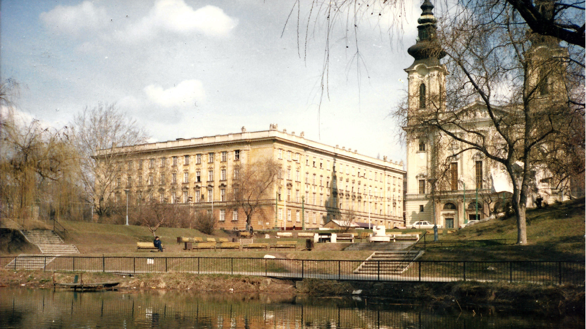 Csakhogy továbblapoztam