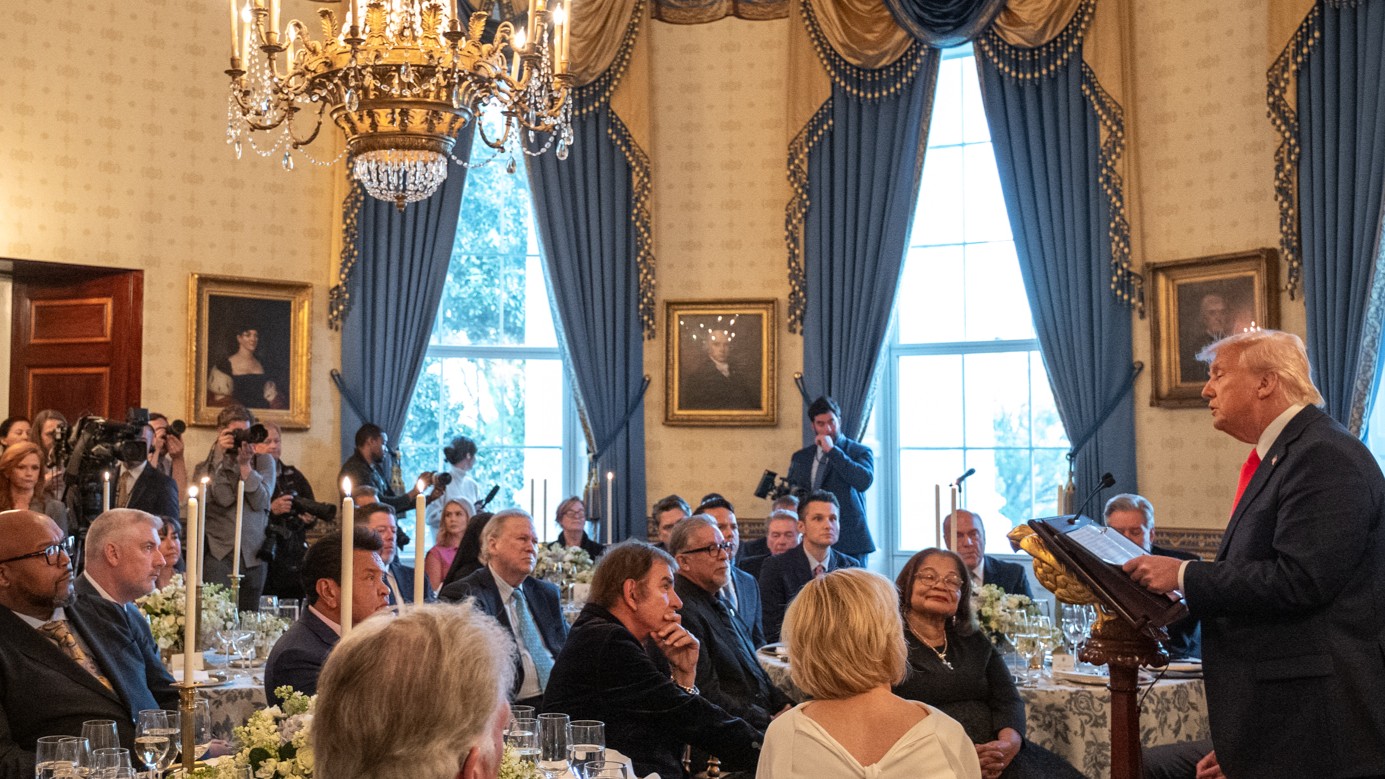 Washingtoni megváltó kontra római pápa