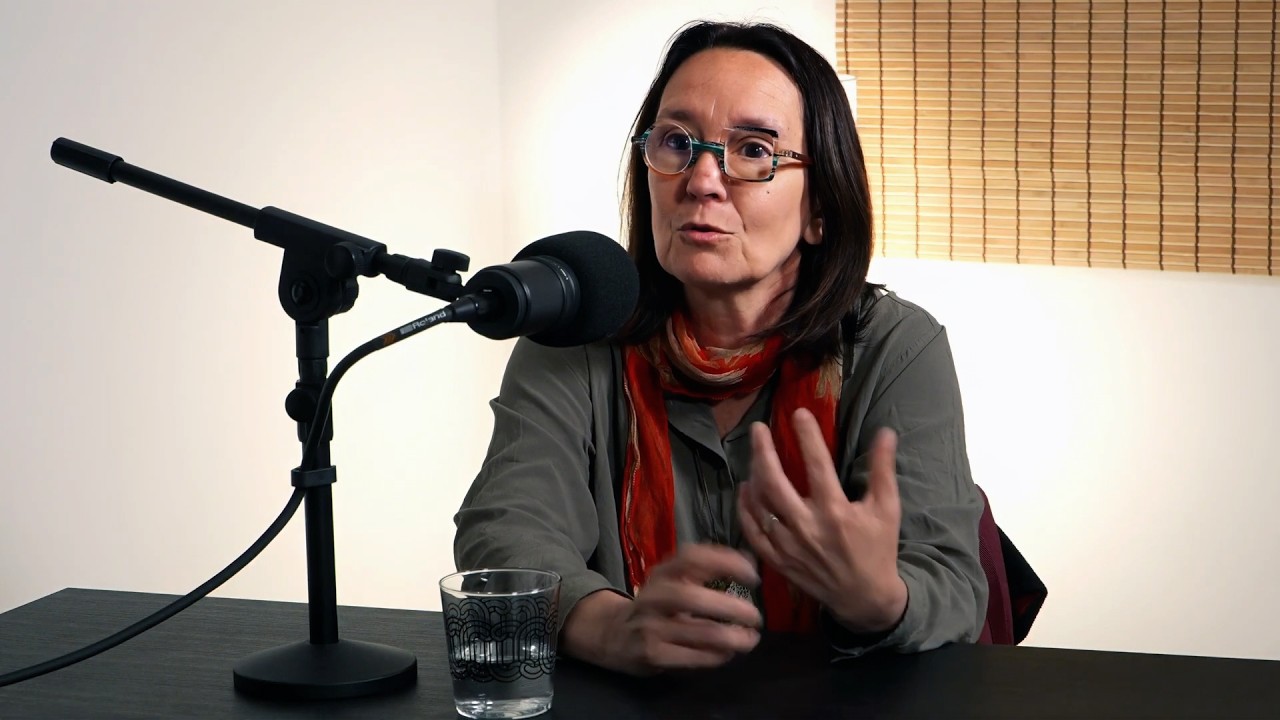 A mesemondás identitásunk része