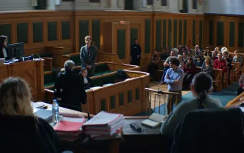 Emelkedés bukásban