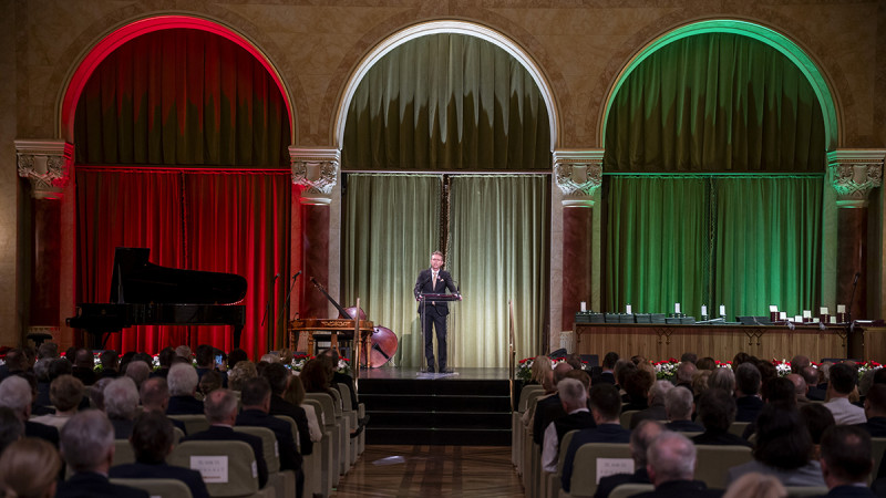 Március 15. - Állami kitüntetések és művészeti díjak át